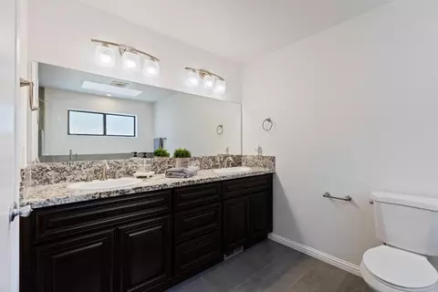 Bath - 17867 Brewer Rd, Grass Valley, CA 95949 photo 3 of 6