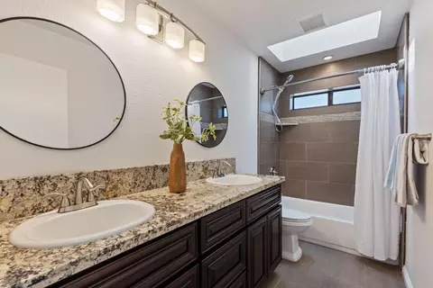 Bath - 17867 Brewer Rd, Grass Valley, CA 95949 photo 4 of 6