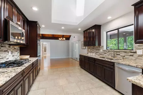 Entry Way - 17867 Brewer Rd, Grass Valley, CA 95949 photo 4 of 6