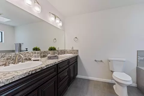 Bath - 17867 Brewer Rd, Grass Valley, CA 95949 photo 2 of 6