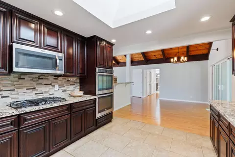 Kitchen - 17867 Brewer Rd, Grass Valley, CA 95949 photo 2 of 2