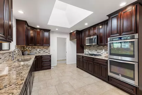 Kitchen - 17867 Brewer Rd, Grass Valley, CA 95949 photo 1 of 2