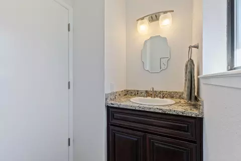 Bath - 17867 Brewer Rd, Grass Valley, CA 95949 photo 5 of 6