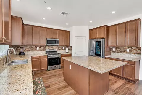 1856 Morro Ct, Los Banos, CA 93635