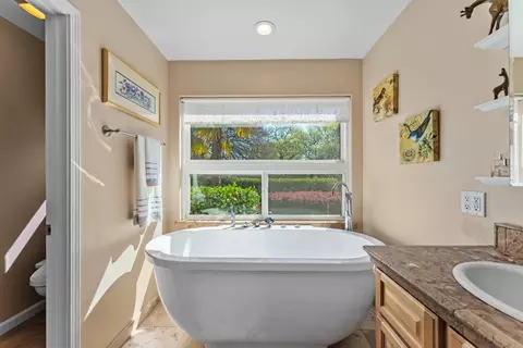 Bath - 3541 Val Verde Rd, Loomis, CA 95650 photo 3 of 6