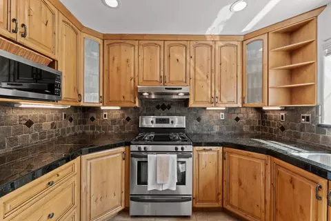 Kitchen - 3541 Val Verde Rd, Loomis, CA 95650 photo 4 of 7