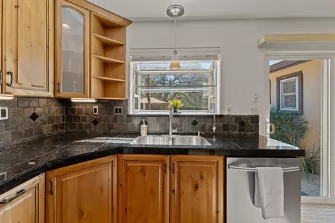 Kitchen - 3541 Val Verde Rd, Loomis, CA 95650 photo 5 of 7
