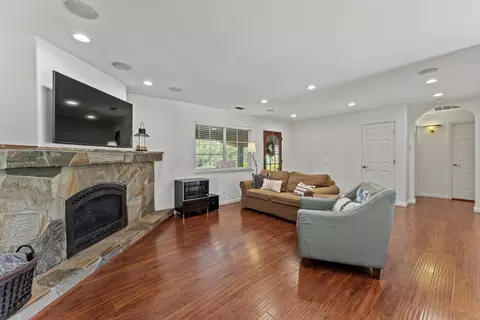Living - 3541 Val Verde Rd, Loomis, CA 95650 photo 2 of 8