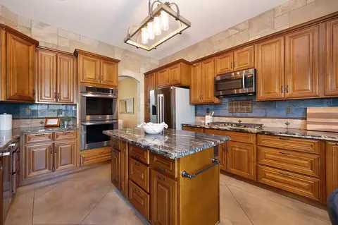 Kitchen - 718 Hunter Pl, Folsom, CA 95630 photo 4 of 5