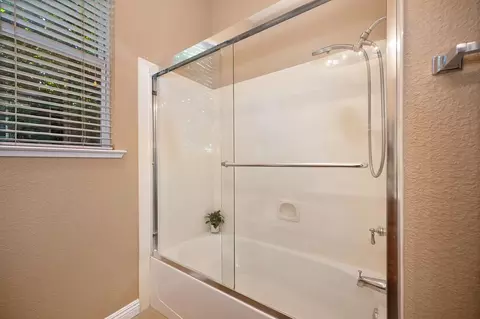 Bath - 718 Hunter Pl, Folsom, CA 95630 photo 5 of 5
