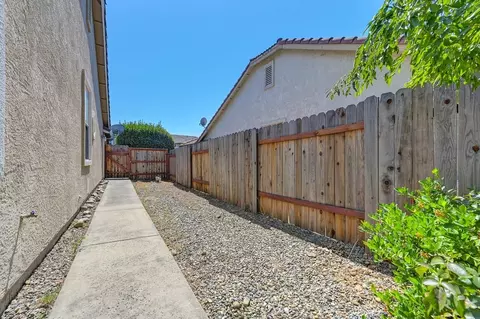 Exterior - 718 Hunter Pl, Folsom, CA 95630 photo 8 of 9