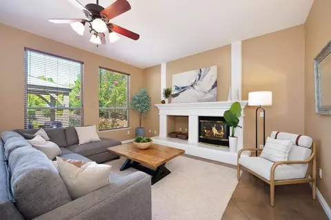 Living - 718 Hunter Pl, Folsom, CA 95630 photo 2 of 4