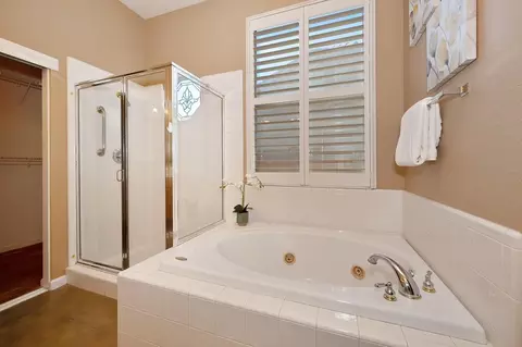 Bath - 718 Hunter Pl, Folsom, CA 95630 photo 3 of 5