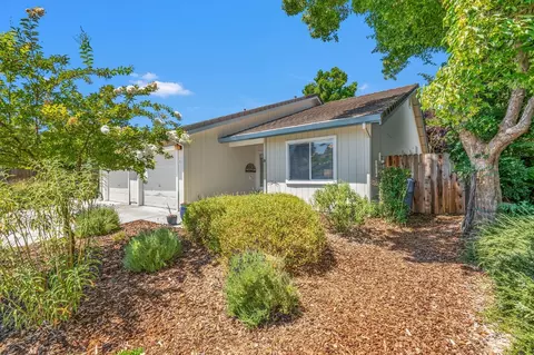 811 La Coruno St, Davis, CA 95618 photo 2