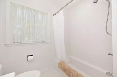 Bath - 620 B St, Davis, CA 95616 photo 4 of 4