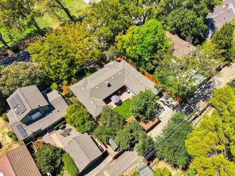 View/Area - 620 B St, Davis, CA 95616 photo 1 of 5