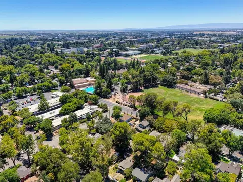 View/Area - 620 B St, Davis, CA 95616 photo 3 of 5