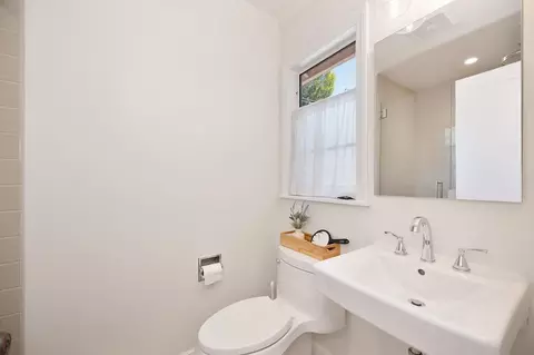 Bath - 620 B St, Davis, CA 95616 photo 2 of 4