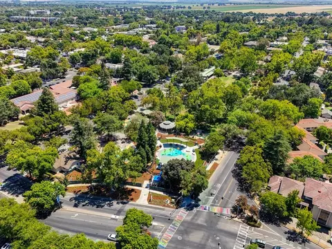 View/Area - 620 B St, Davis, CA 95616 photo 4 of 5