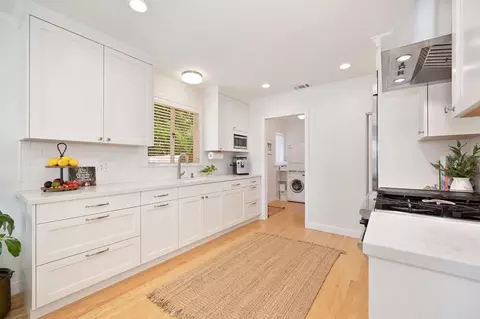 Kitchen - 620 B St, Davis, CA 95616 photo 3 of 4
