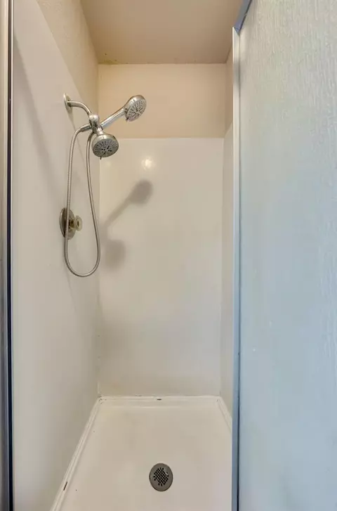 Bath - 6038 Casa Alegre, Carmichael, CA 95608 photo 5 of 7