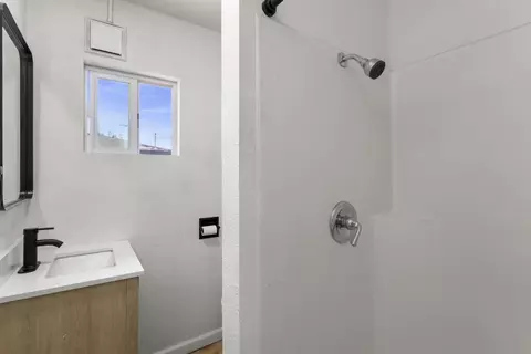 Bath - 9771 Larkin Rd, Live Oak, CA 95953 photo 1 of 2