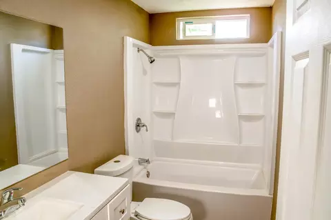 Bath - 1415 Avondale Ave, Modesto, CA 95358 photo 1 of 1