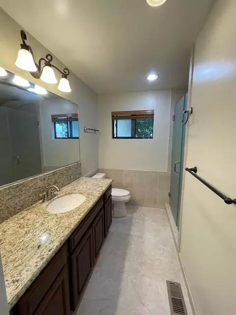 Bath - 3157 Simberlan Dr, San Jose, CA 95148 photo 1 of 8