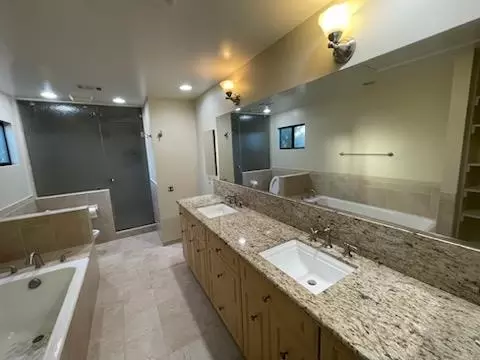 Bath - 3157 Simberlan Dr, San Jose, CA 95148 photo 3 of 8