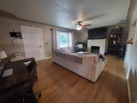 320 Covena Ave, Modesto, CA 95354 photo 4