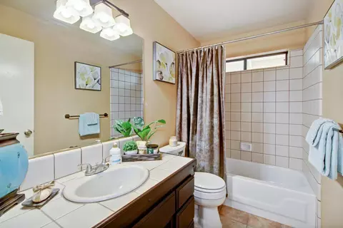Bath - 8827 Eula Way, Orangevale, CA 95662 photo 3 of 5
