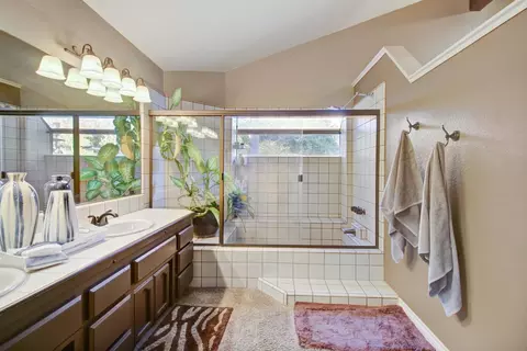 Bath - 8827 Eula Way, Orangevale, CA 95662 photo 2 of 5