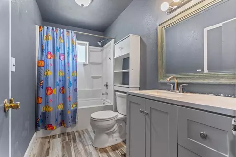 Bath - 4403 Fleming Way, Olivehurst, CA 95961 photo 1 of 3