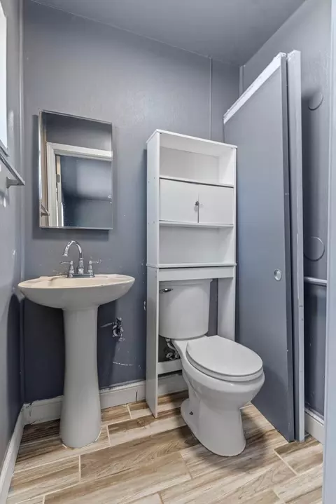 Bath - 4403 Fleming Way, Olivehurst, CA 95961 photo 3 of 3