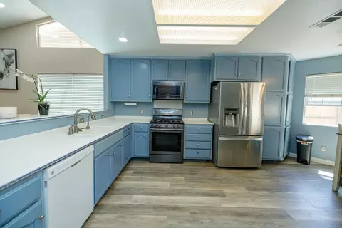 Kitchen - 2401 Chapparal Pl, Modesto, CA 95358 photo 3 of 6