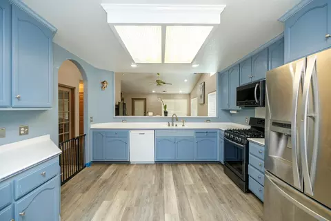 Kitchen - 2401 Chapparal Pl, Modesto, CA 95358 photo 5 of 6