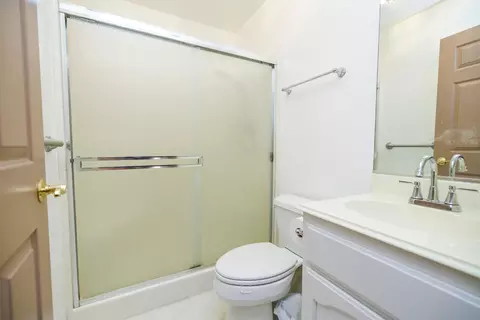 Bath - 2401 Chapparal Pl, Modesto, CA 95358 photo 3 of 3