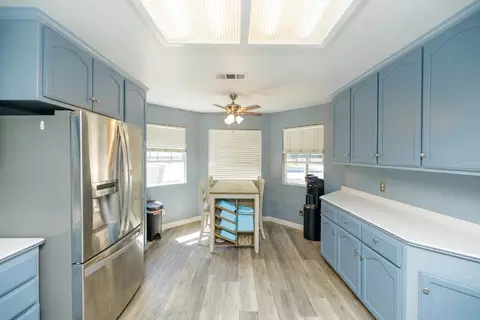 Kitchen - 2401 Chapparal Pl, Modesto, CA 95358 photo 2 of 6