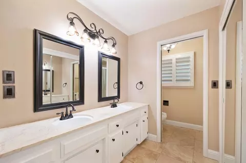 Bath - 613 Jerome St, Davis, CA 95616 photo 2 of 3
