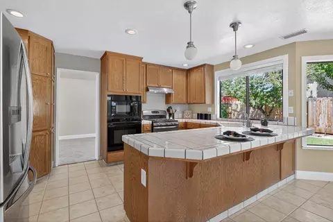 1054 Eleanor Ln, Manteca, CA 95337 photo 15