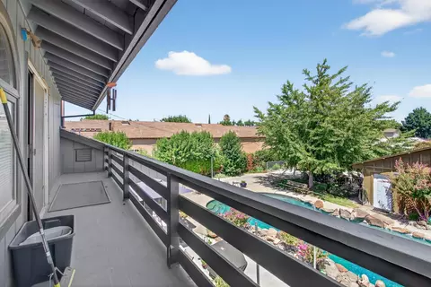 205 W Beverly Pl, Tracy, CA 95376 photo 3