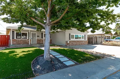 Exterior - 2206 Codding Dr, Modesto, CA 95350 photo 3 of 7