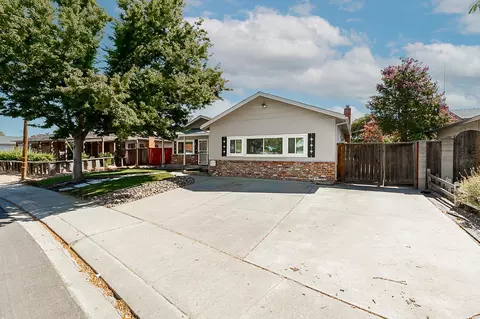 Exterior - 2206 Codding Dr, Modesto, CA 95350 photo 2 of 7