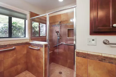 Bath - 291 Fairidge Dr, Applegate, CA 95703 photo 2 of 6