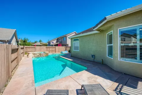Exterior - 849 Miraggio Dr, Patterson, CA 95363 photo 7 of 9