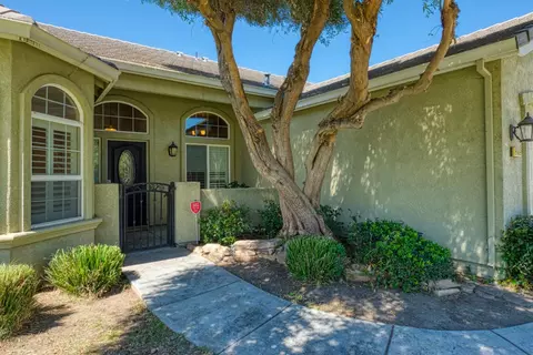 Exterior - 849 Miraggio Dr, Patterson, CA 95363 photo 4 of 9