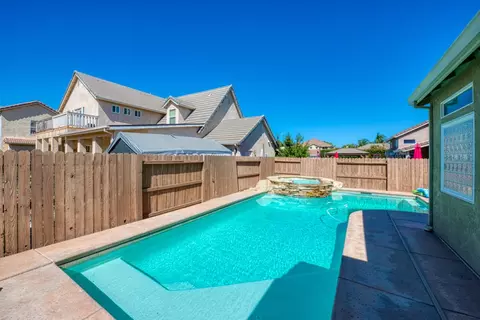 Exterior - 849 Miraggio Dr, Patterson, CA 95363 photo 6 of 9
