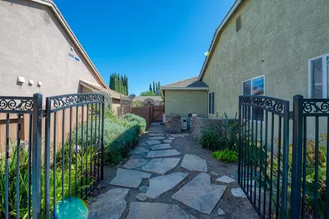 Exterior - 849 Miraggio Dr, Patterson, CA 95363 photo 9 of 9