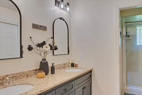 Bath - 1885 Sycamore St, Gridley, CA 95948 photo 1 of 10