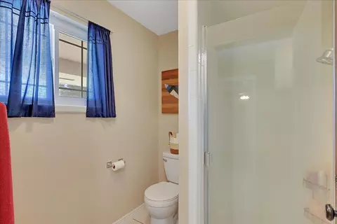 Bath - 1885 Sycamore St, Gridley, CA 95948 photo 5 of 10